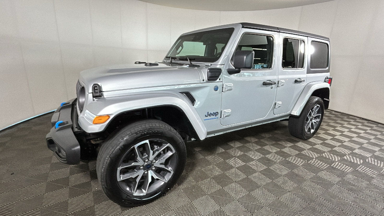 Used 2024 Jeep Wrangler Unlimited w/ Convenience Group AWD/4WD image 8