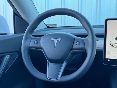 Used 2021 Tesla Model Y Long Range image 18