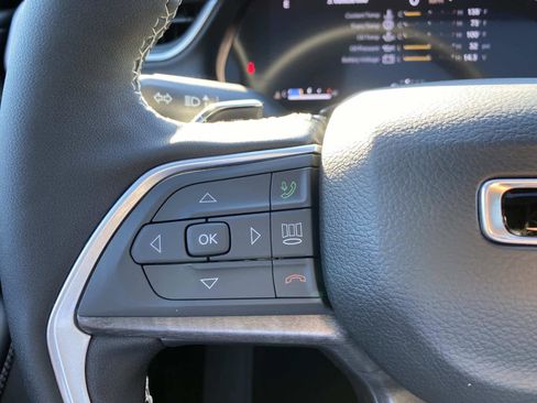 New 2025 Jeep Grand Cherokee Limited w/ Black Appearance Package image 16