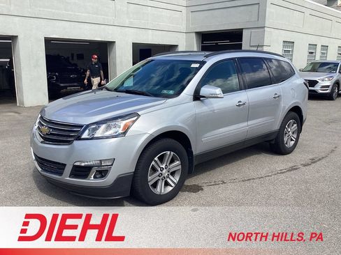Used 2017 Chevrolet Traverse LT AWD/4WD image 1