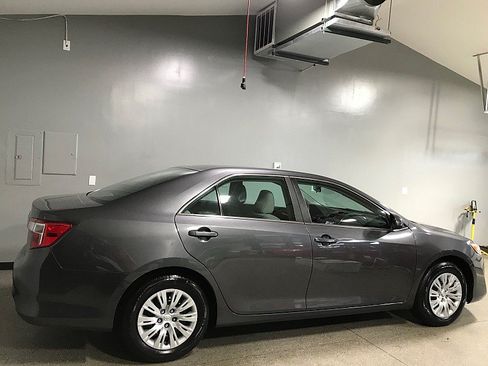 Used 2014 Toyota Camry FWD image 3