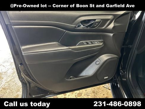 Used 2019 GMC Acadia SLT w/ Black Edition AWD/4WD image 15