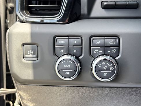 Used 2024 GMC Sierra 1500 AT4 w/ Technology Package AWD/4WD image 31