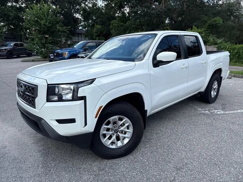 Used 2024 Nissan Frontier SV w/ Technology Package RWD image 2
