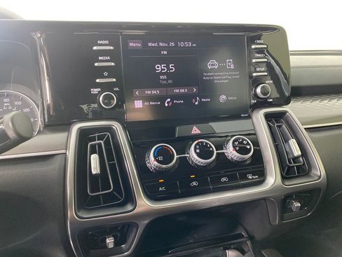 Used 2023 Kia Sorento LX image 17