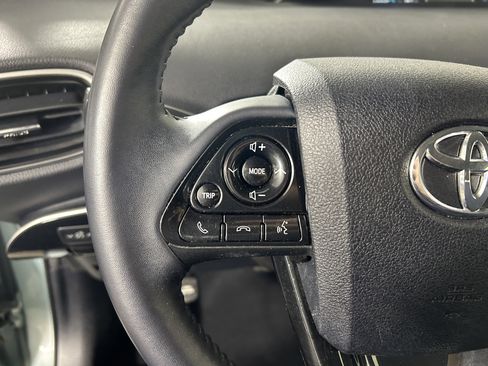 Used 2020 Toyota Prius XLE image 13