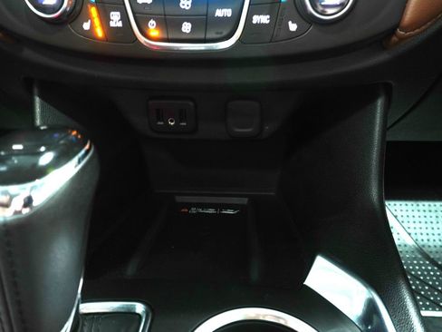 Used 2022 Chevrolet Traverse LS AWD/4WD image 23