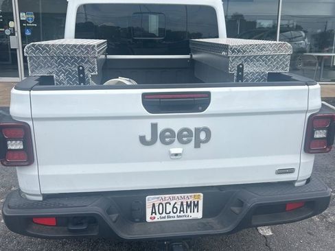 Used 2023 Jeep Gladiator Overland w/ LED Lighting Group AWD/4WD image 5