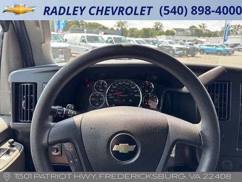 Certified 2024 Chevrolet Express 3500 LT w/ LT Preferred Equipment Group RWD image 6