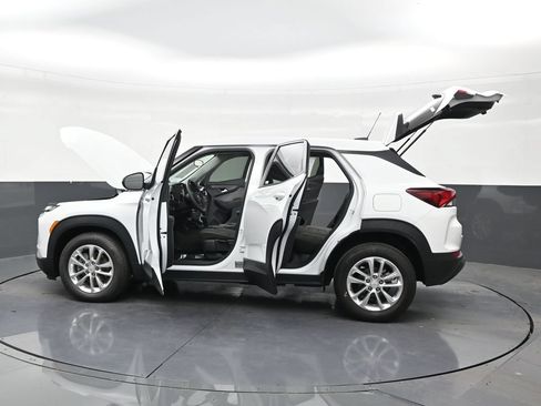 Used 2025 Chevrolet TrailBlazer LS FWD image 30