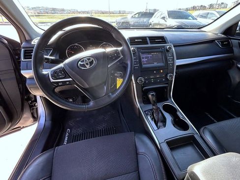 Used 2017 Toyota Camry SE image 12