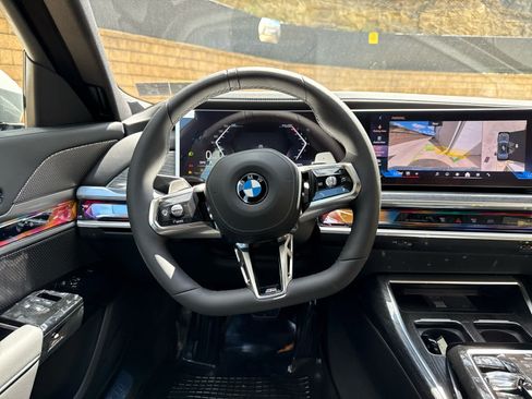 Used 2026 BMW 740i xDrive w/ Premium Package AWD/4WD image 10