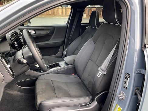 Used 2023 Volvo C40 P8 Recharge Plus w/ Climate Package image 28