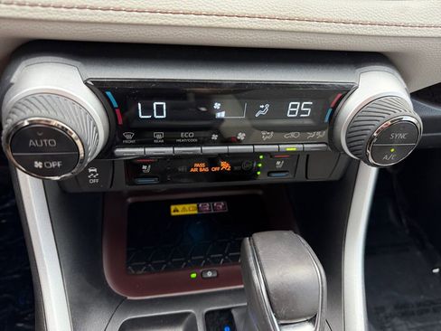 Used 2024 Toyota RAV4 Limited image 36