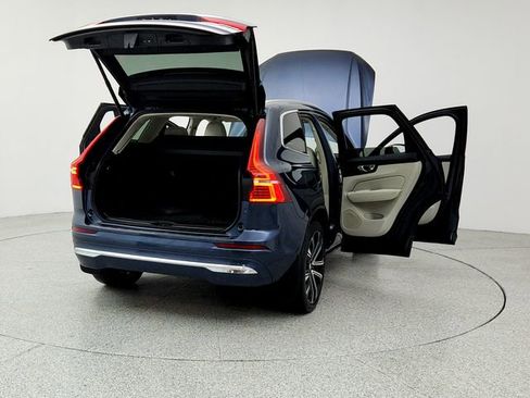 Certified 2023 Volvo XC60 B6 Ultimate w/ Protection Package Premier image 11