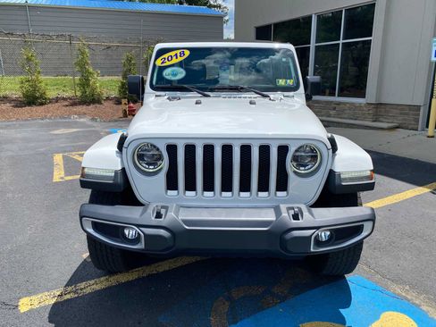 Used 2018 Jeep Wrangler Unlimited Sahara AWD/4WD image 12