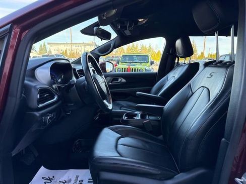 Used 2018 Chrysler Pacifica Touring-L w/ Premium Audio Group image 18