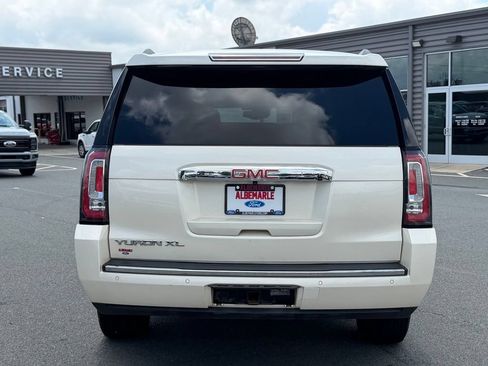 Used 2015 GMC Yukon XL Denali w/ Premium Package AWD/4WD image 4