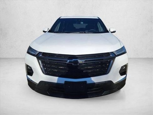 Used 2023 Chevrolet Traverse LT FWD image 2