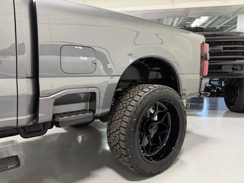 Used 2025 Ford F250 Platinum image 9
