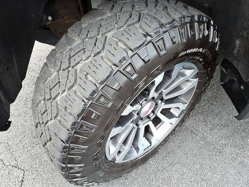 Used 2023 GMC Sierra 1500 AT4 w/ Technology Package AWD/4WD image 10
