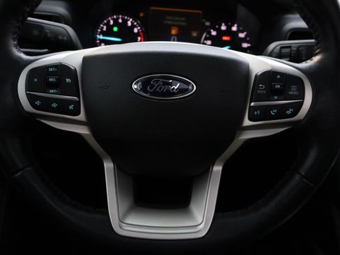 Used 2022 Ford Explorer XLT w/ Equipment Group 202A image 33