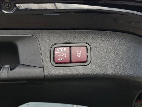 Certified 2025 Mercedes-Benz GLA 250 image 10