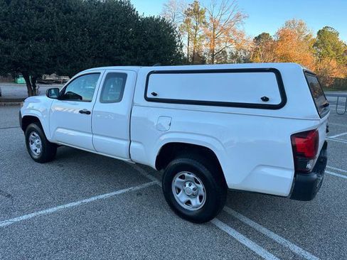 Used 2018 Toyota Tacoma SR image 5
