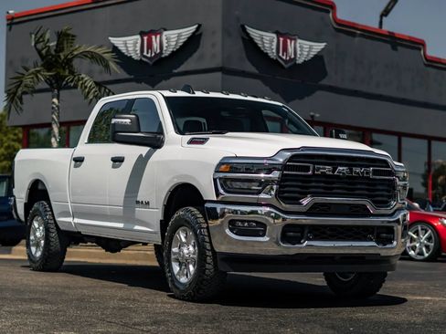 Used 2025 RAM 2500 Big Horn AWD/4WD image 1