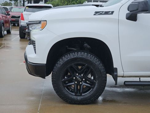 Used 2024 Chevrolet Silverado 1500 LT Trail Boss w/ Convenience Package II AWD/4WD image 14