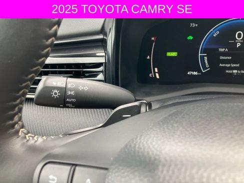 Used 2025 Toyota Camry SE FWD image 27