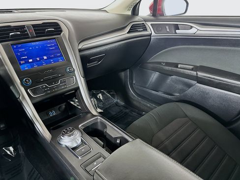 Used 2020 Ford Fusion SE image 21