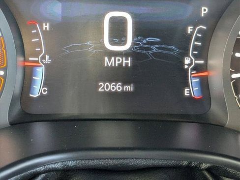 Used 2025 Jeep Compass Latitude w/ Sun & Sound Group AWD/4WD image 11