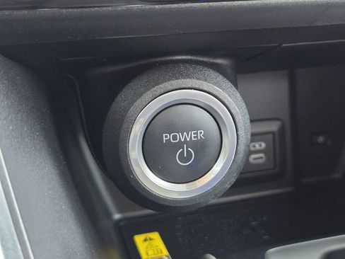 Certified 2023 Toyota Venza LE AWD/4WD image 21