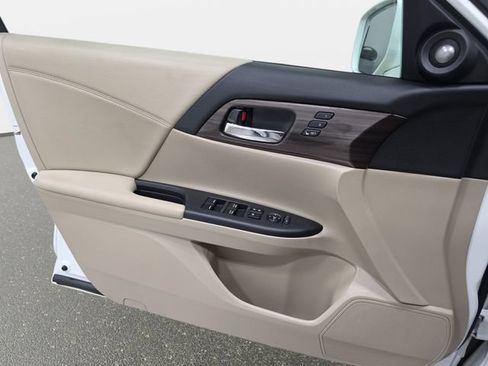 Used 2017 Honda Accord EX-L image 27