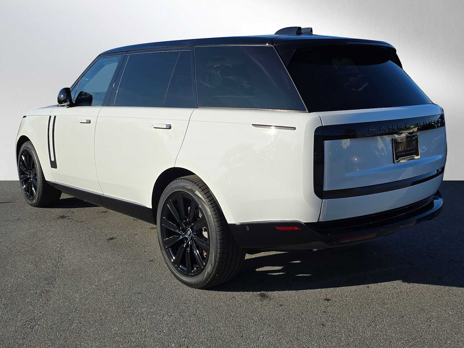 New 2025 Land Rover Range Rover Long Wheelbase SE AWD/4WD image 5