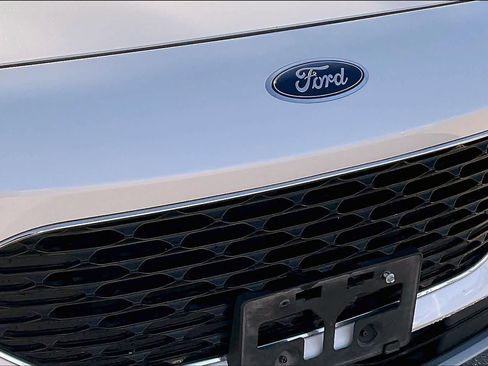 Used 2022 Ford Escape SEL w/ Technology Package image 28