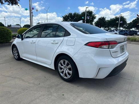 Used 2024 Toyota Corolla LE FWD image 4
