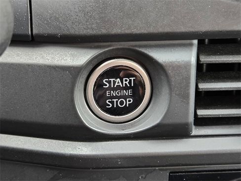 Used 2023 Nissan Pathfinder S image 32