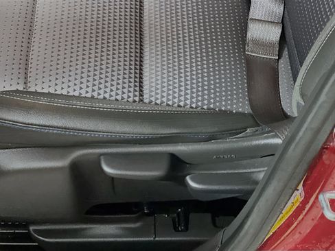 Used 2025 Chevrolet Trax LT w/ LT Convenience Package image 16