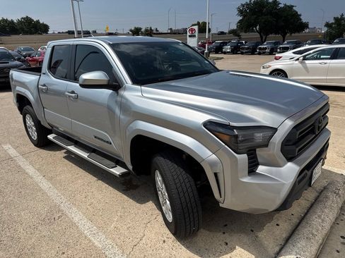 Used 2025 Toyota Tacoma SR5 AWD/4WD image 2