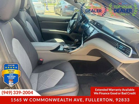 Used 2018 Toyota Camry XLE FWD image 4