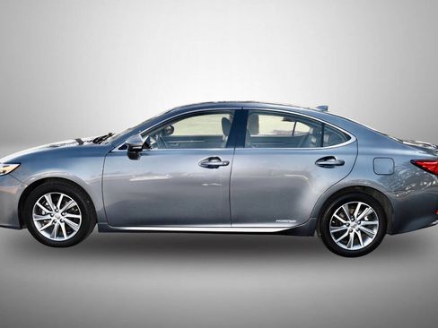 Used 2017 Lexus ES 300h w/ Luxury Package FWD image 4
