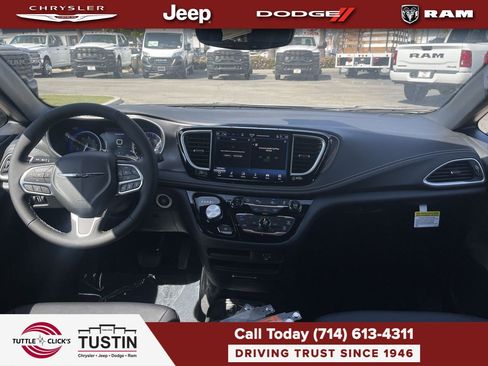 New 2026 Chrysler Pacifica Select FWD image 12