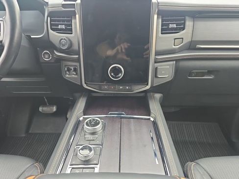 Used 2023 Ford Expedition Platinum AWD/4WD image 11