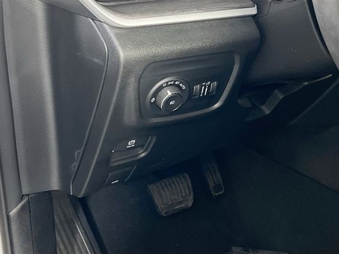 Used 2023 Jeep Grand Cherokee Limited w/ Black Appearance Package AWD/4WD image 10