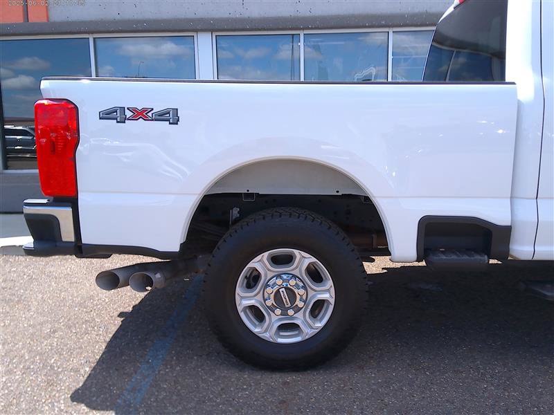Used 2025 Ford F250 XLT AWD/4WD image 4