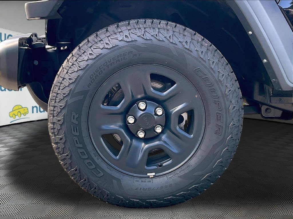 Used 2023 Jeep Gladiator Sport AWD/4WD image 7