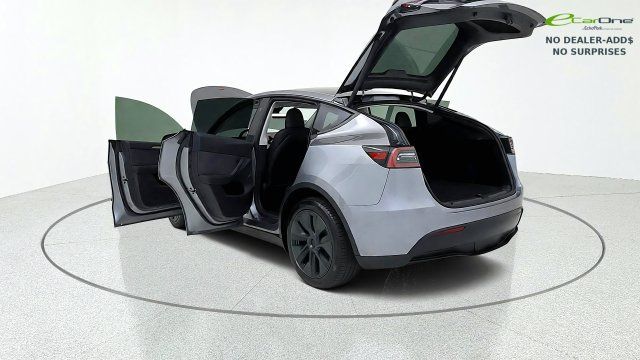 Used 2025 Tesla Model Y Long Range RWD image 17