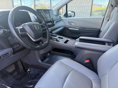 Used 2024 Toyota Sienna XLE image 8